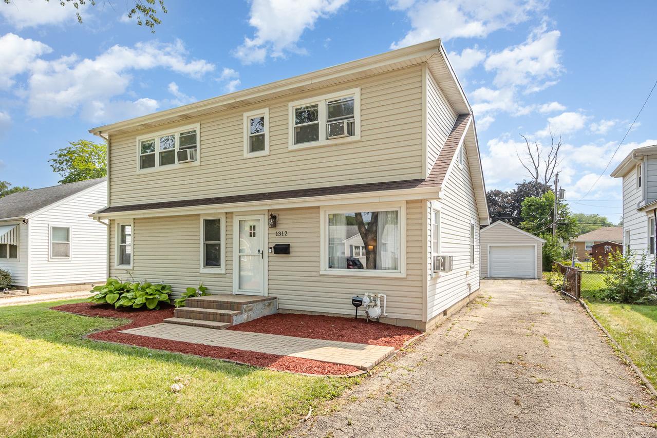 1312 Waverly Pl., Joliet, IL 60435