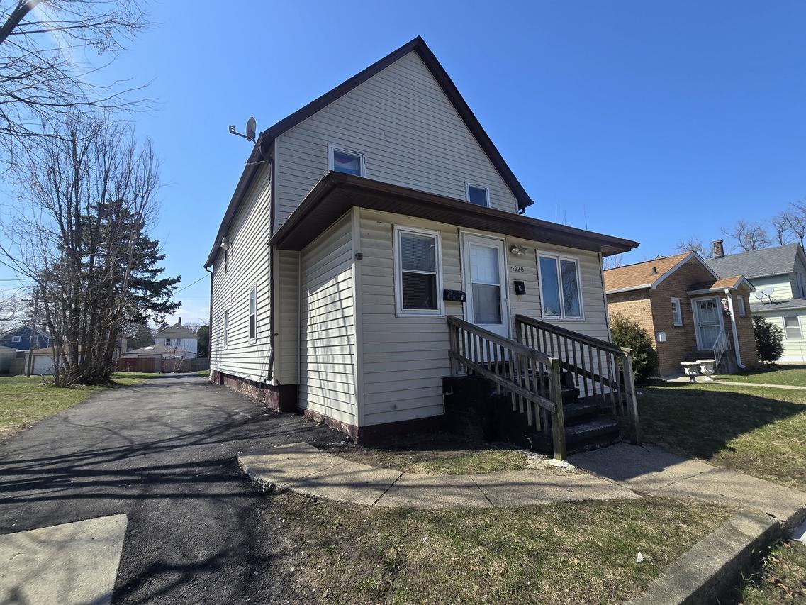 920 S Mcalister Ave., Waukegan, IL 60085