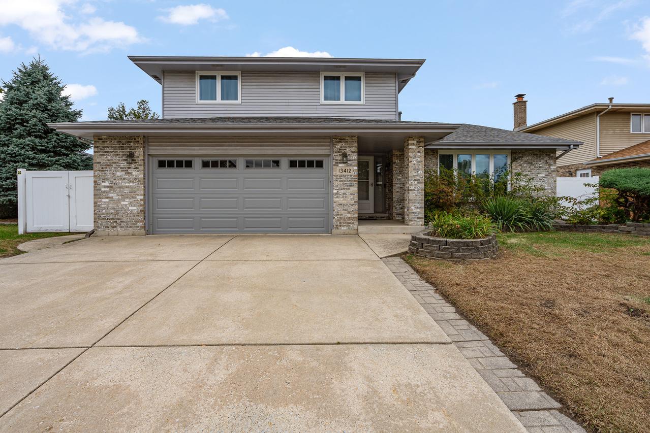 13412 Le Claire Ave., Crestwood, IL 60418