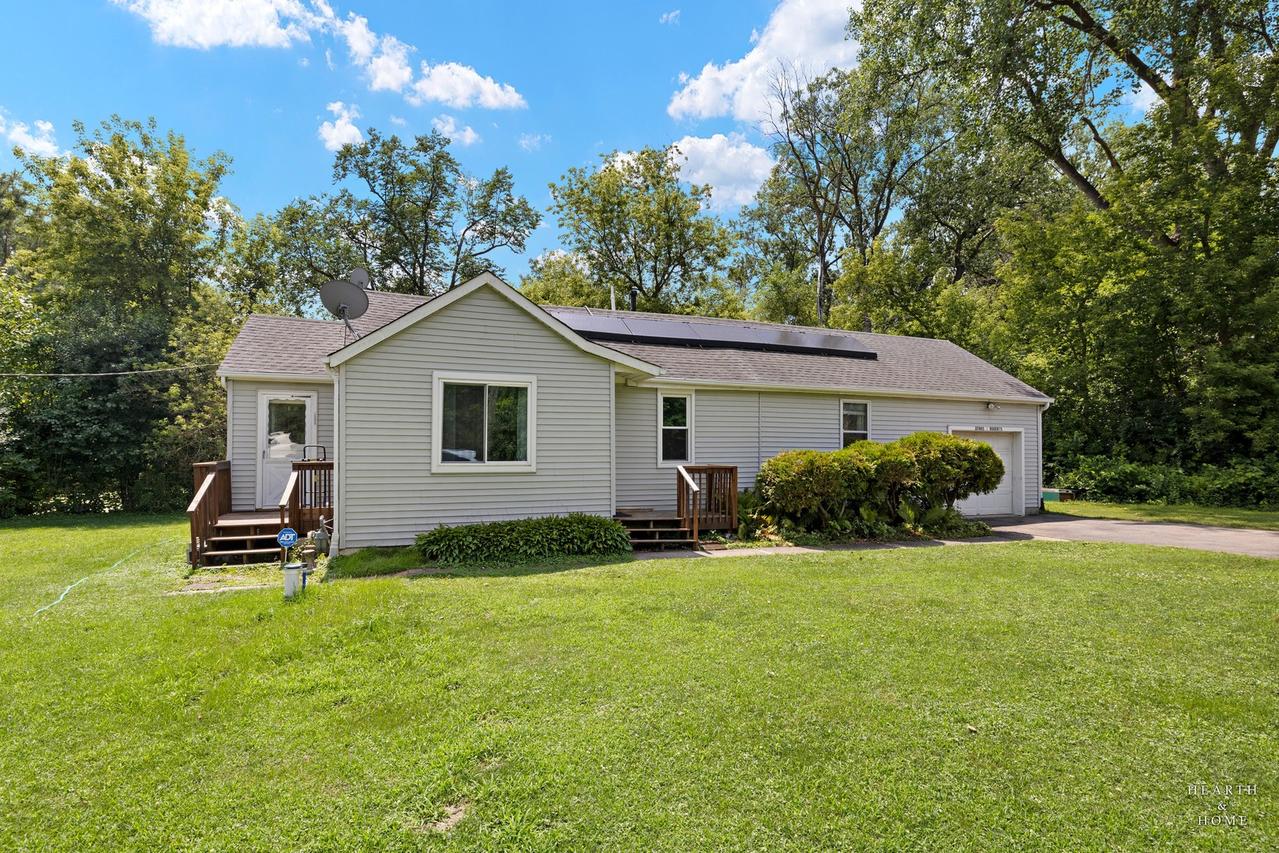 27405 N Roberts Ln., Island Lake, IL 60042