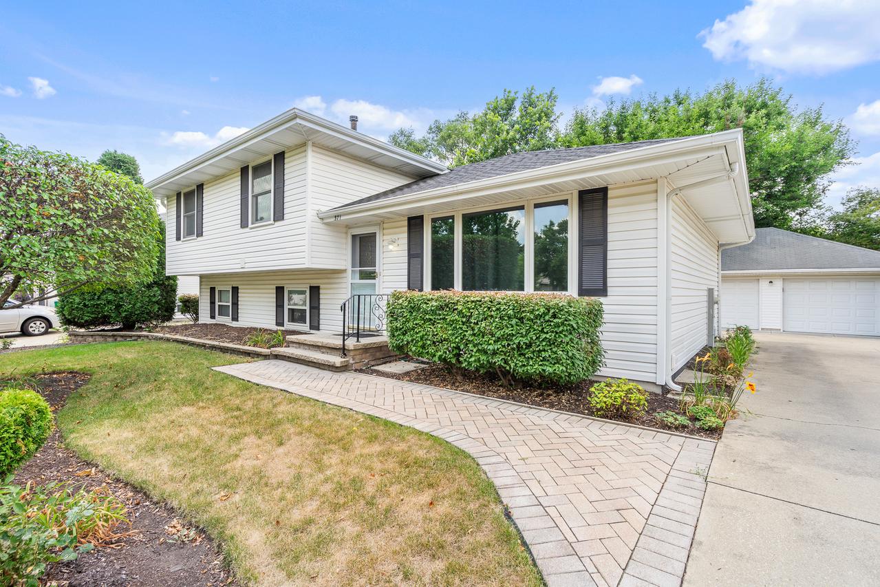 371 Whiteside Dr., Joliet, IL 60435