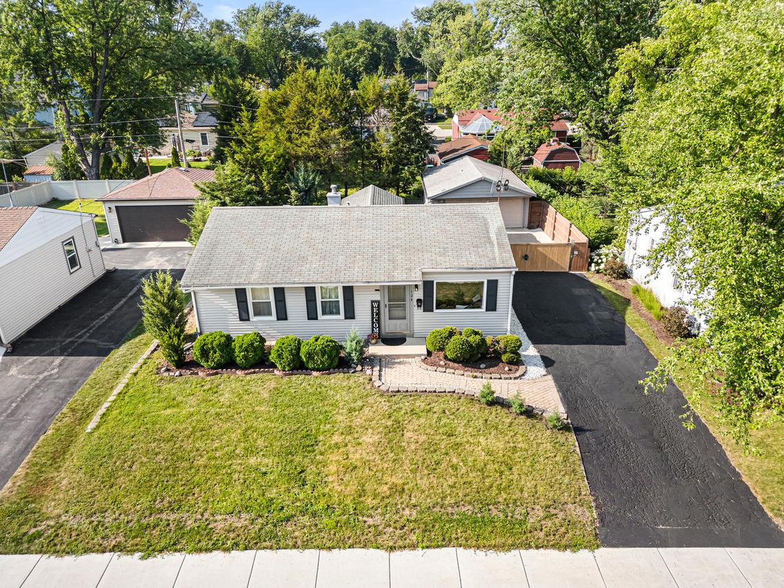 124 Bernard Dr., Buffalo Grove, IL 60089