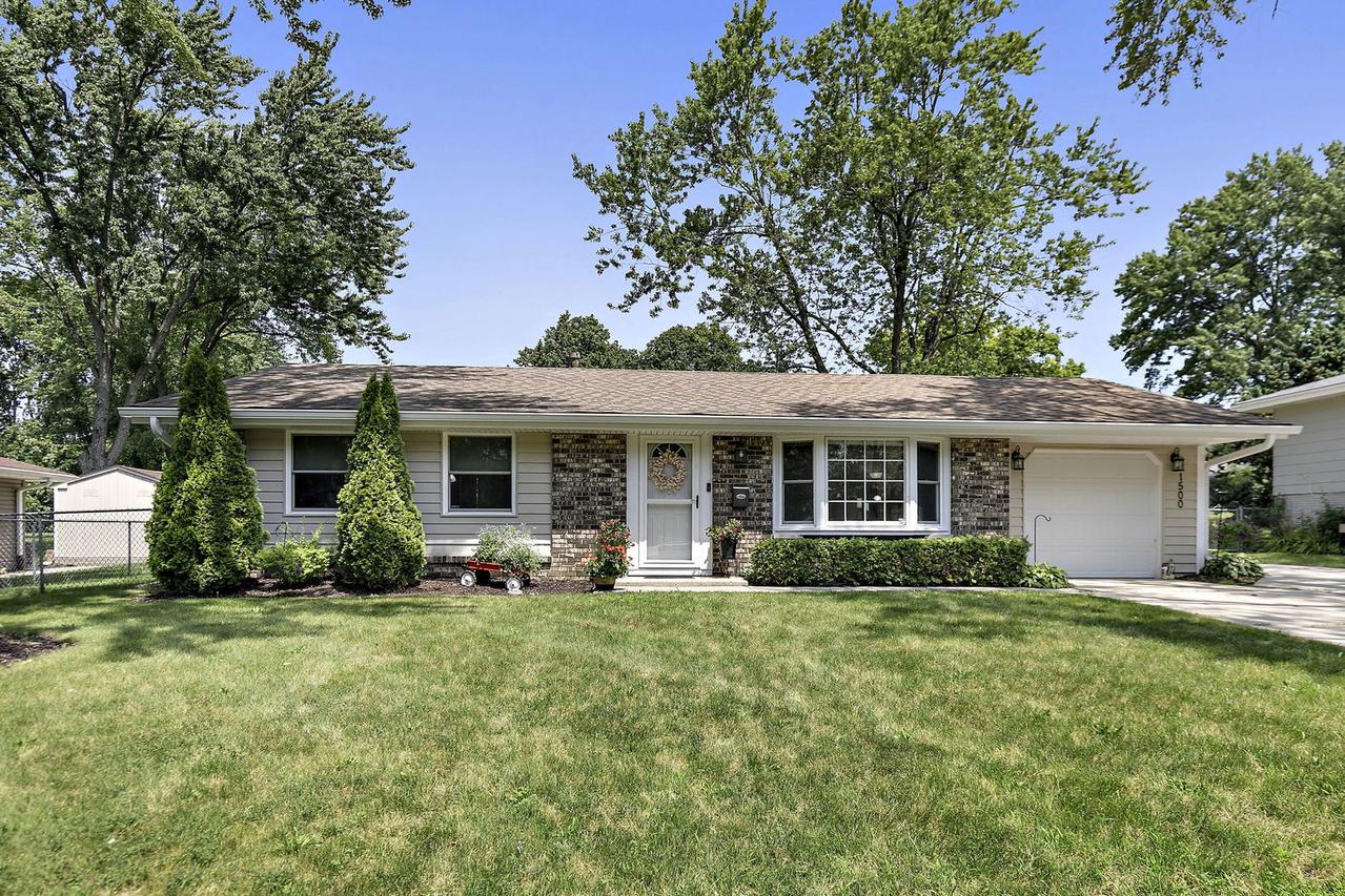 1500 Princeton Ln., Schaumburg, IL 60193