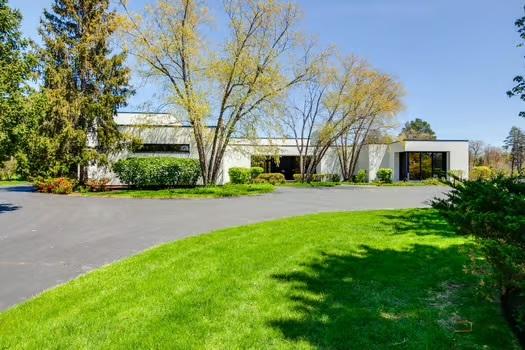 205 N Savanna Ct., Lake Forest, IL 60045