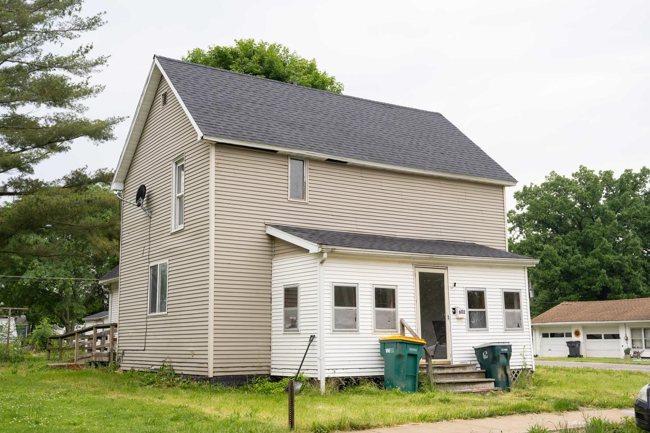 602 S Elm St., Villa Grove, IL 61956
