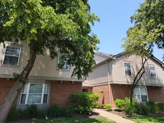 116 White Oak Ct. #5, Schaumburg, IL 60195