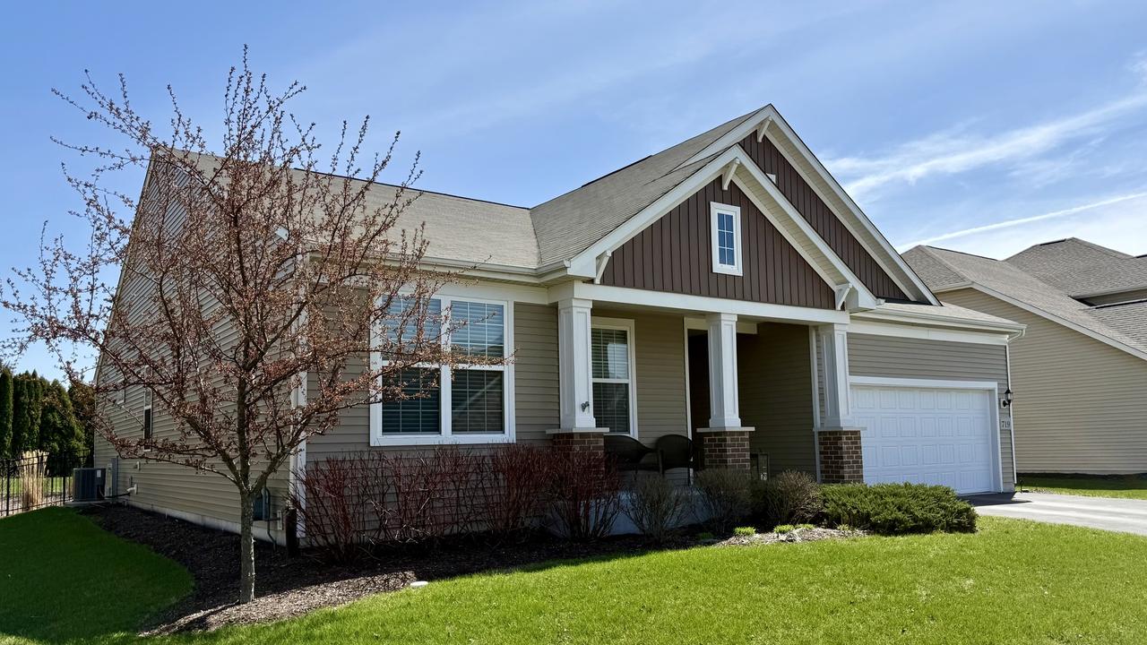 719 Foxborough Rd., South Elgin, IL 60177