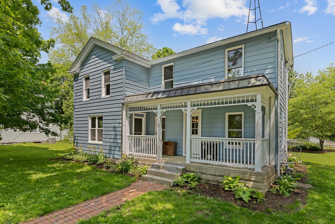 5702 Market St., Richmond, IL 60071
