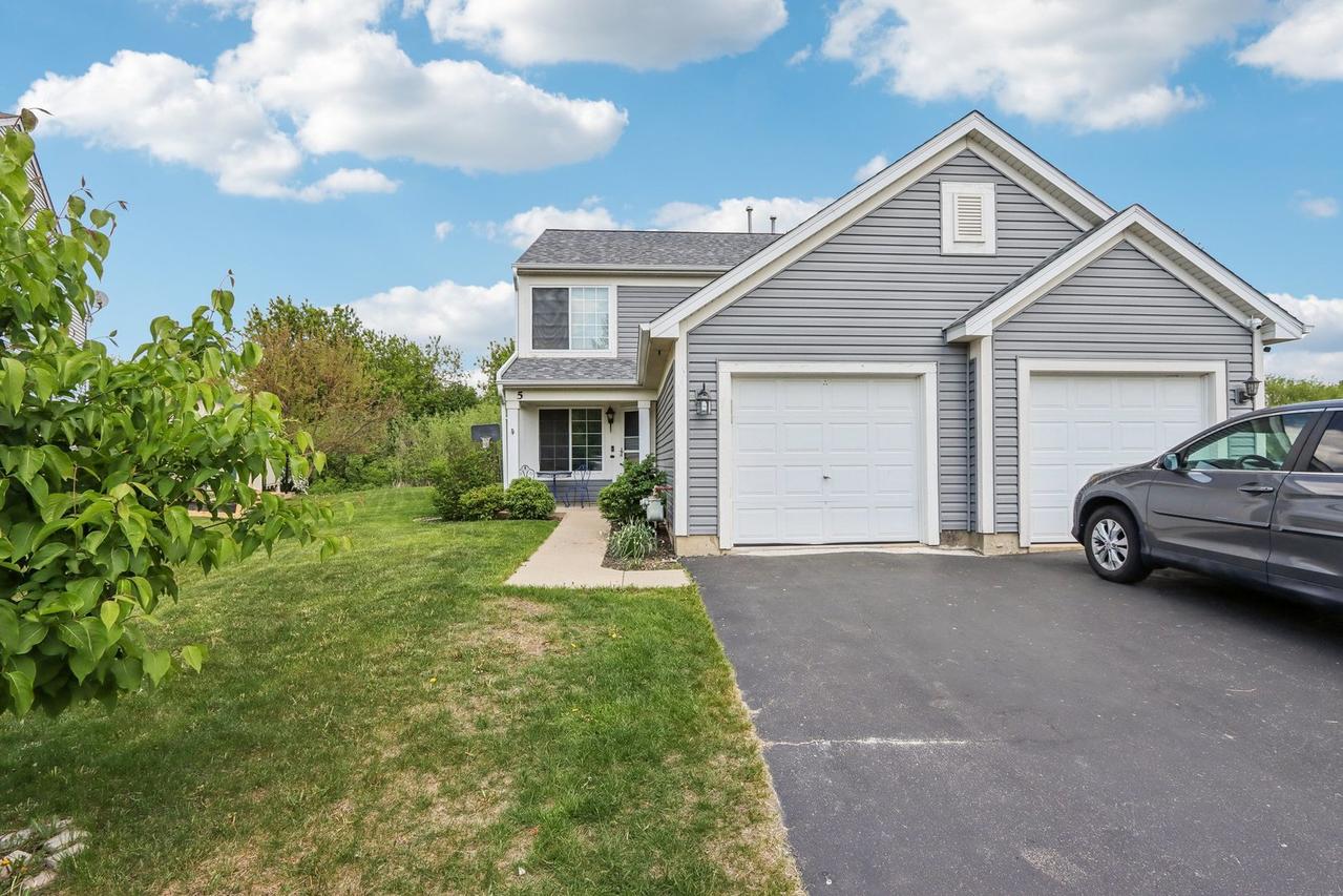 5 Crimson Ct., Lake In The Hills, IL 60156