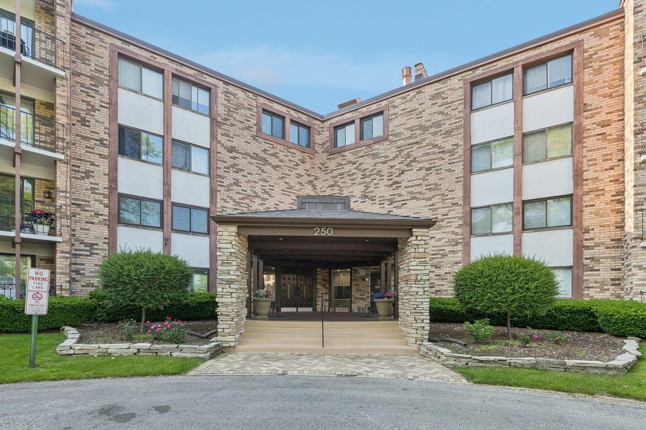 250 W Parliament Pl. #118, Mount Prospect, IL 60056