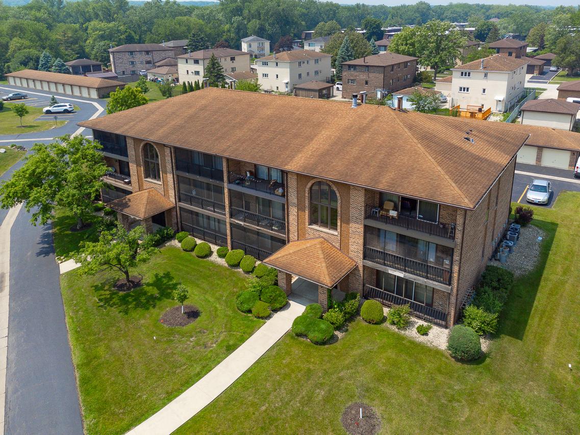 11114 Heritage Dr. #2D, Palos Hills, IL 60465