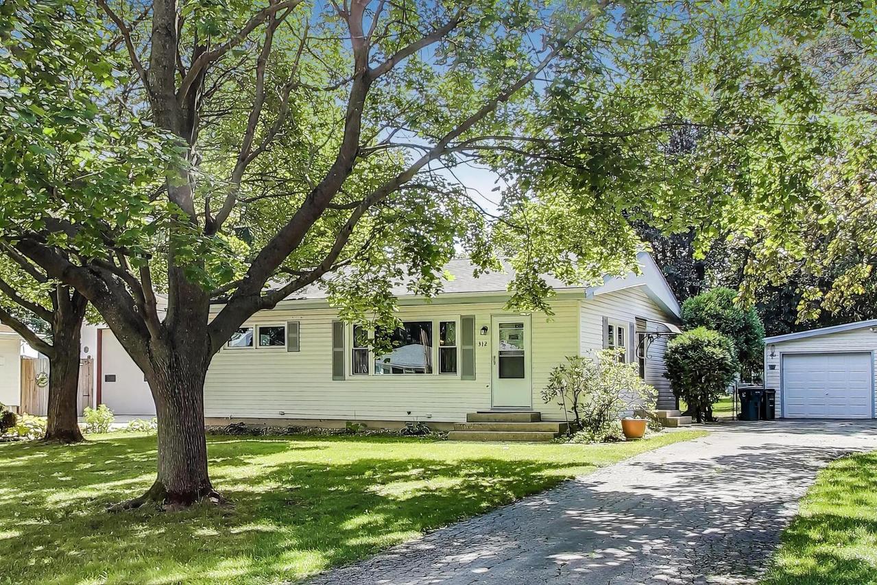 312 Douglas Rd., Batavia, IL 60510