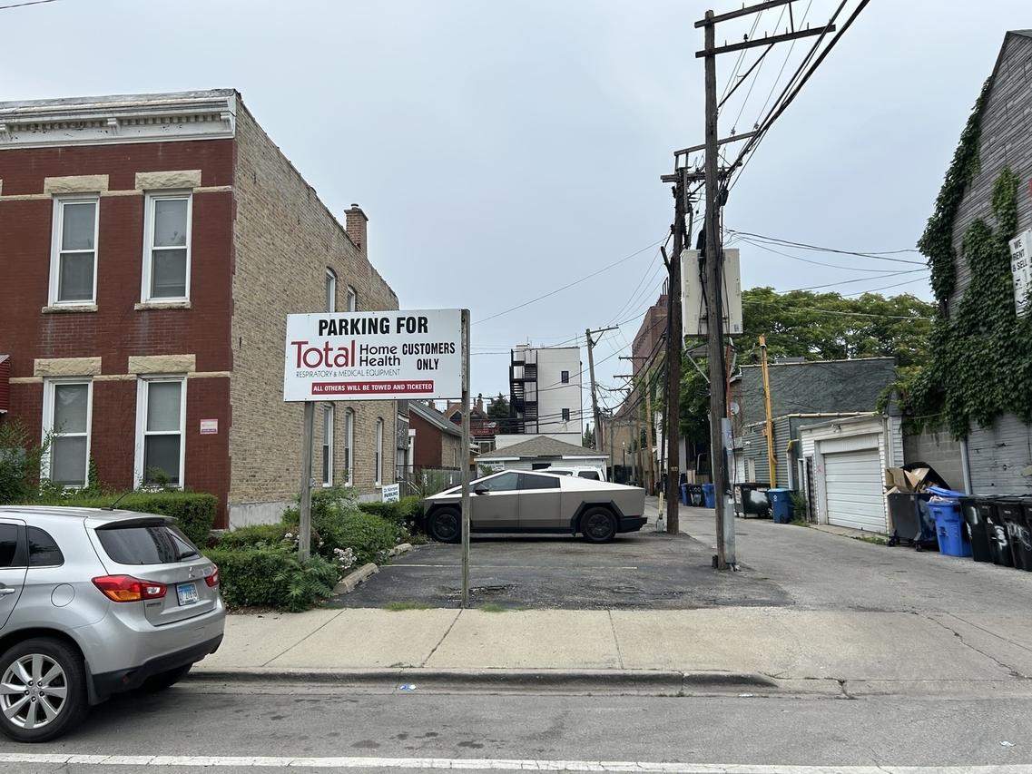 2414 W Augusta Blvd., Chicago, IL 60622