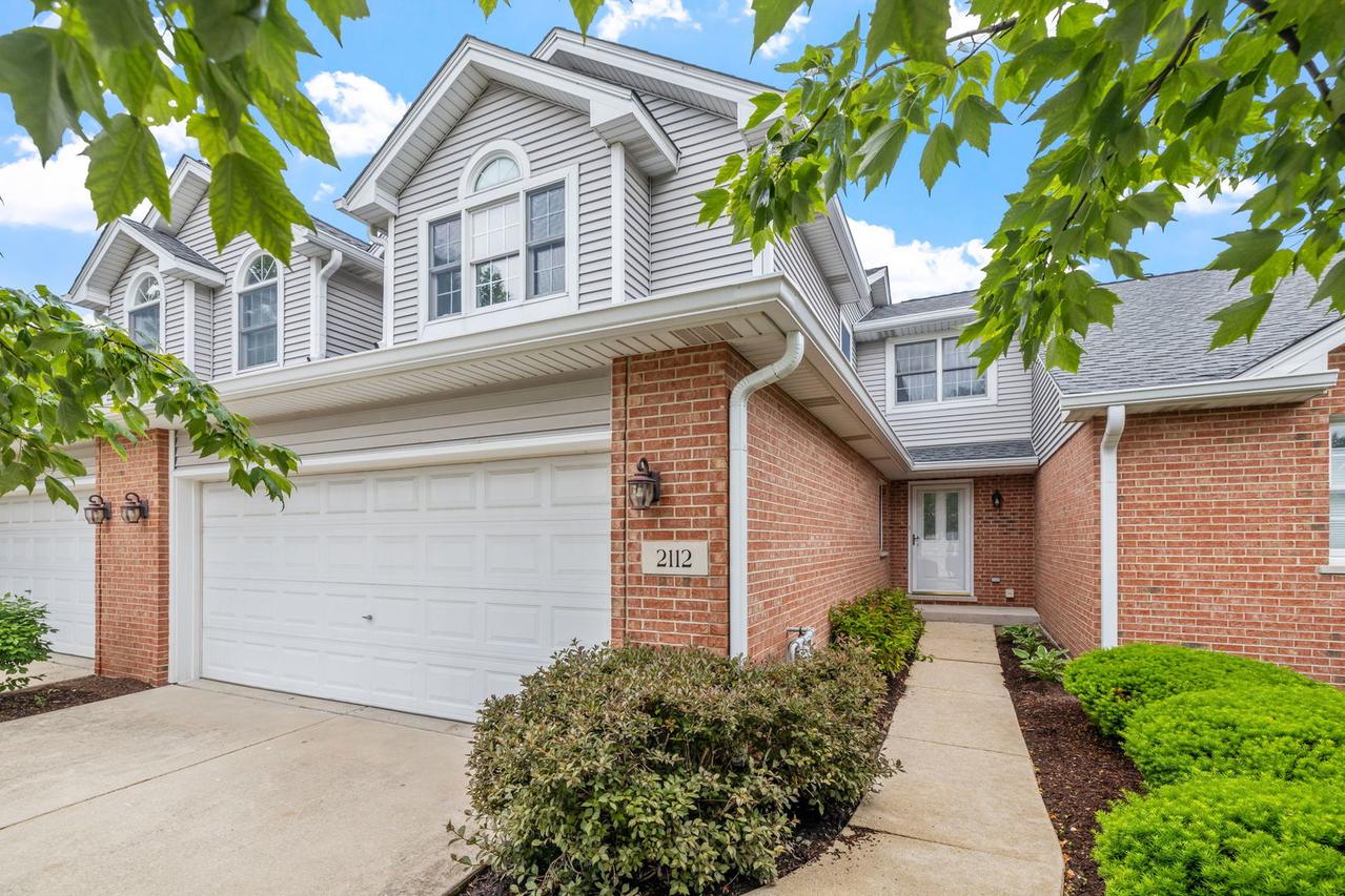 2112 Prairie Ln., Woodridge, IL 60517