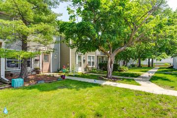 831 Mansfield Ct., Schaumburg, IL 60194
