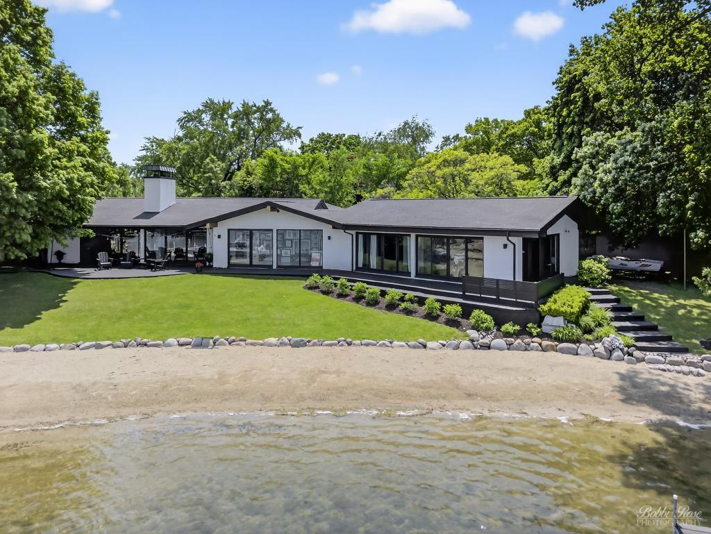 2140 Shore Dr., Lakewood, IL 60014