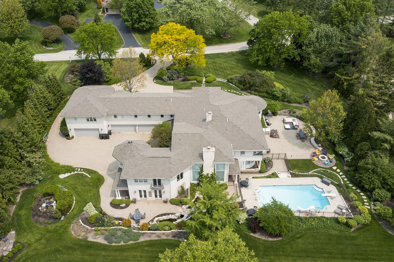 1877 Banbury Rd., Inverness, IL 60067