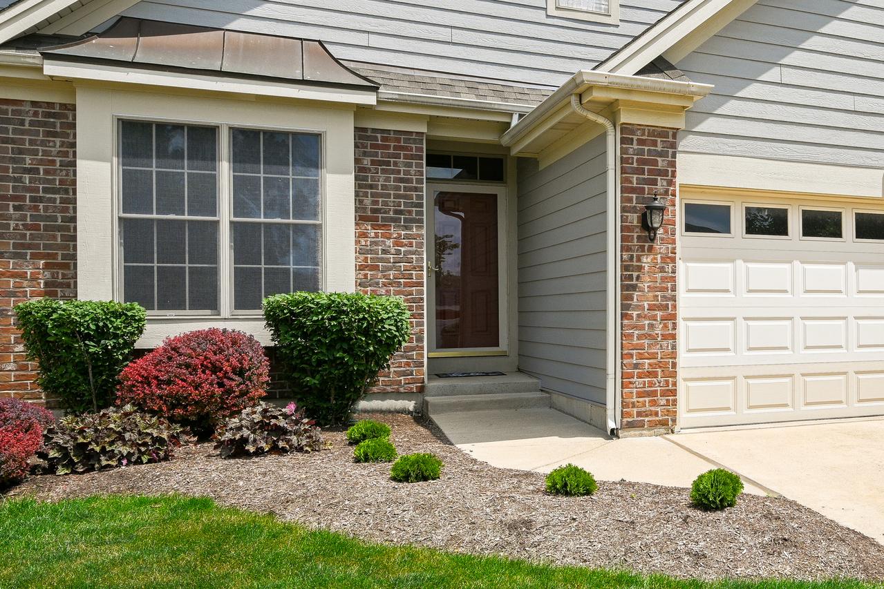 29W505 Cerny Cir., Warrenville, IL 60555