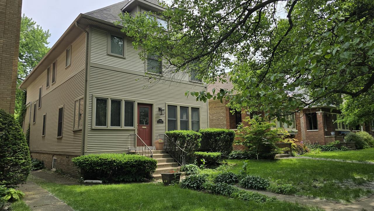 1025 Wesley Ave., Evanston, IL 60202