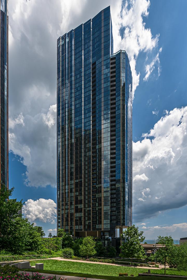 211 N Harbor Dr. #2101, Chicago, IL 60601