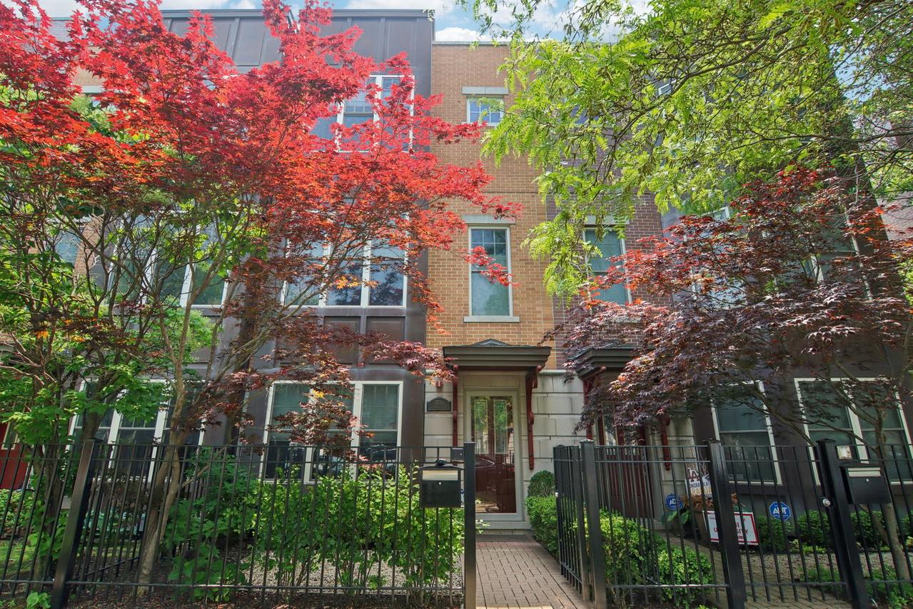 3011 W Cornelia Ave., Chicago, IL 60618