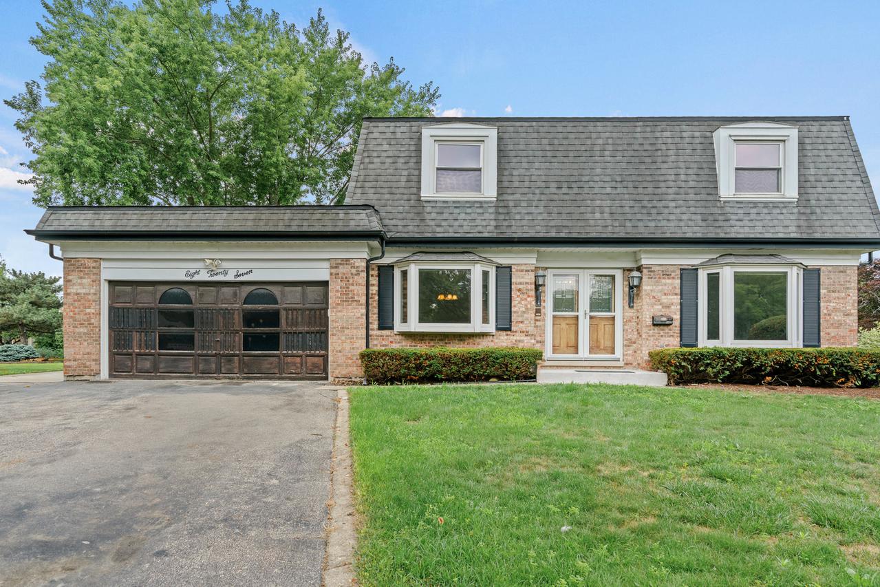 827 W Sandpiper Ct., Palatine, IL 60067