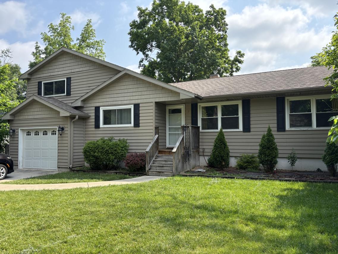 217 Delcy Dr., DeKalb, IL 60115