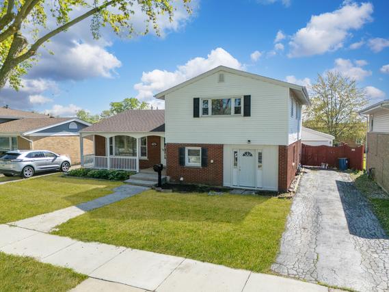 135 N Floyd Ln., Chicago Heights, IL 60411