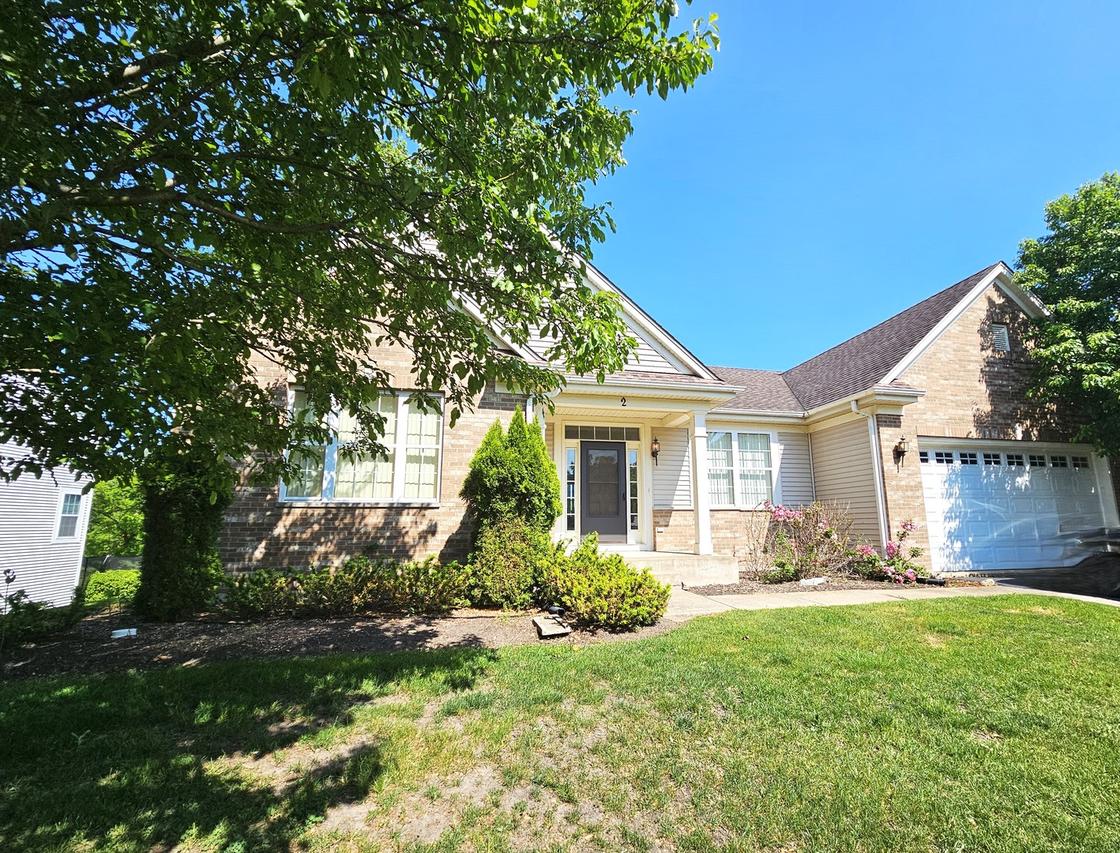 2 Kenilworth Ct., Cary, IL 60013