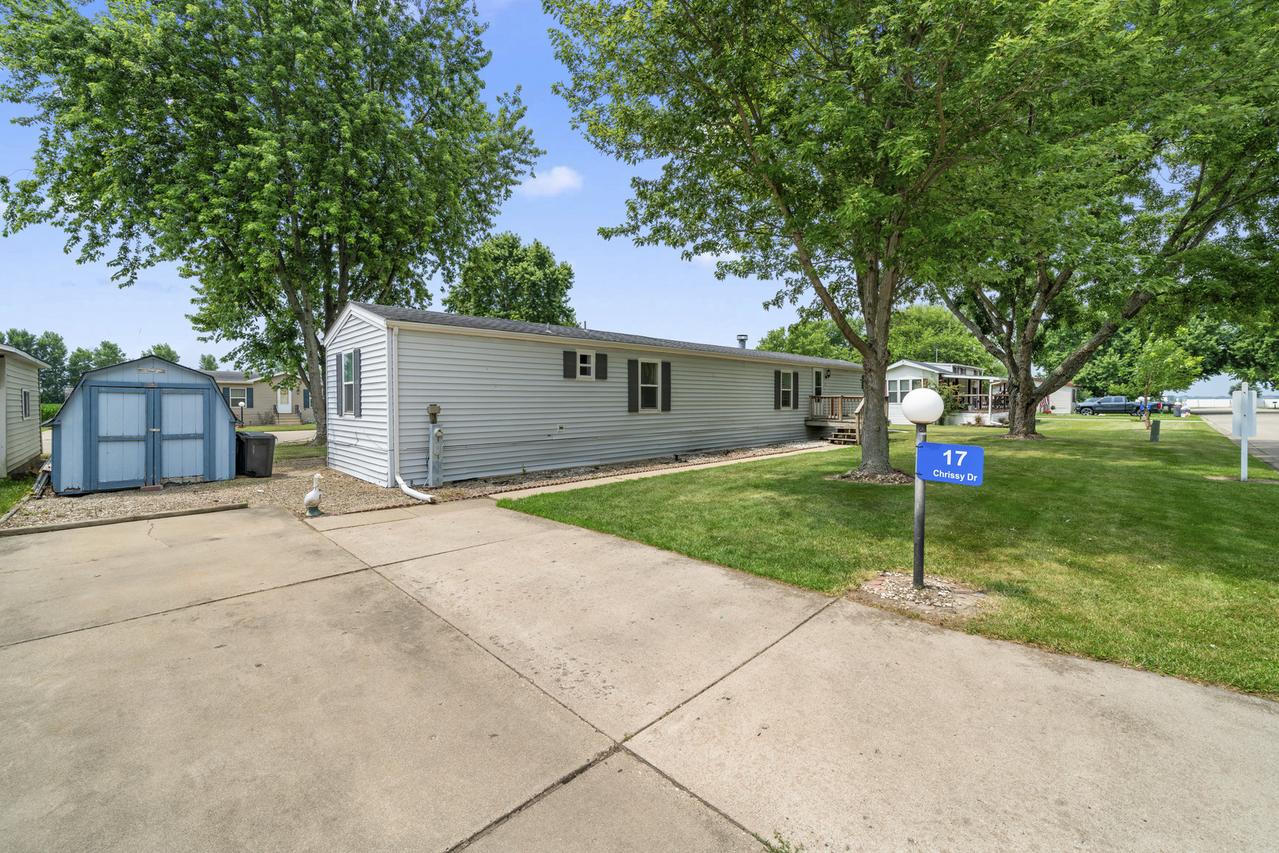 17 Chrissy Dr., Sandwich, IL 60548