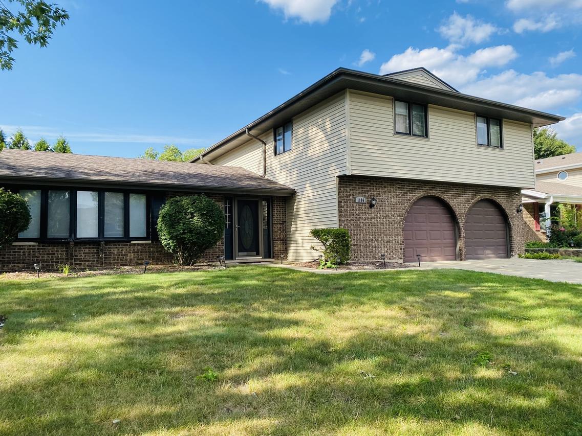 1106 Westfield Ln., Schaumburg, IL 60193