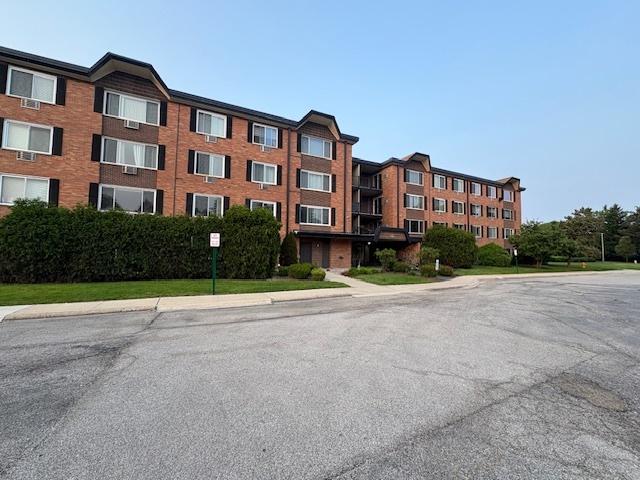 1227 S Old Wilke Rd. #104, Arlington Heights, IL 60005