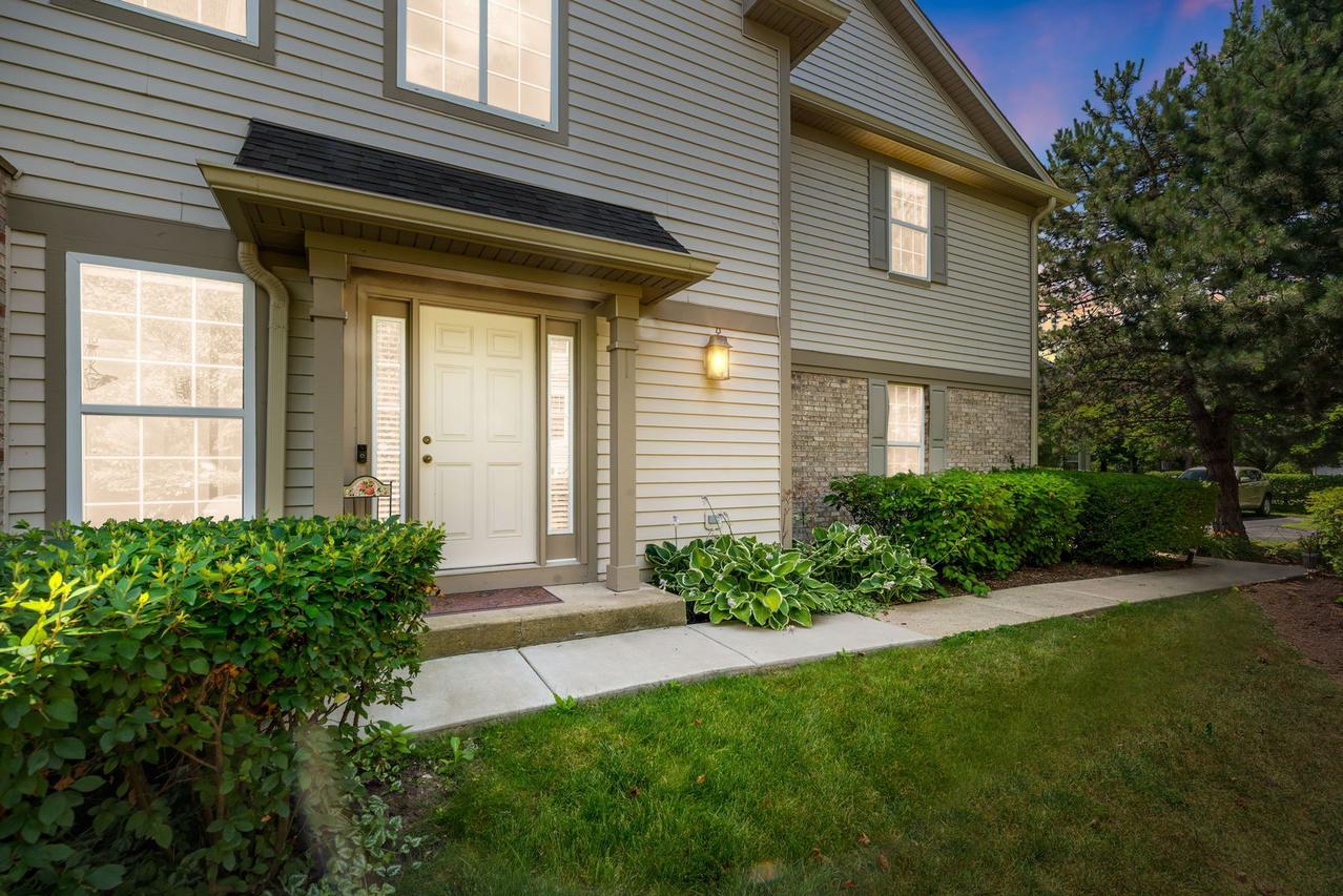 2119 Ivy Ridge Dr., Hoffman Estates, IL 60192