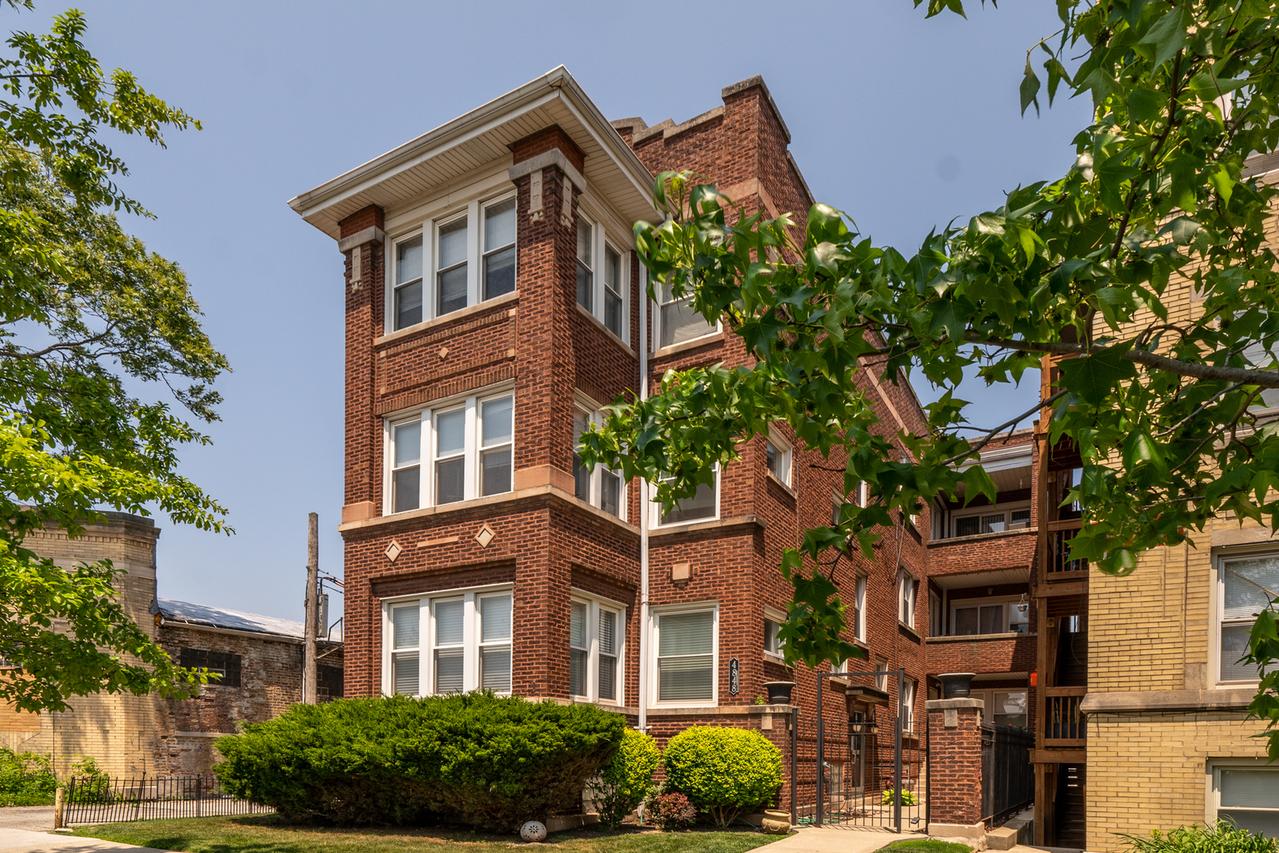 4848 W Belle Plaine Ave. #2R, Chicago, IL 60641