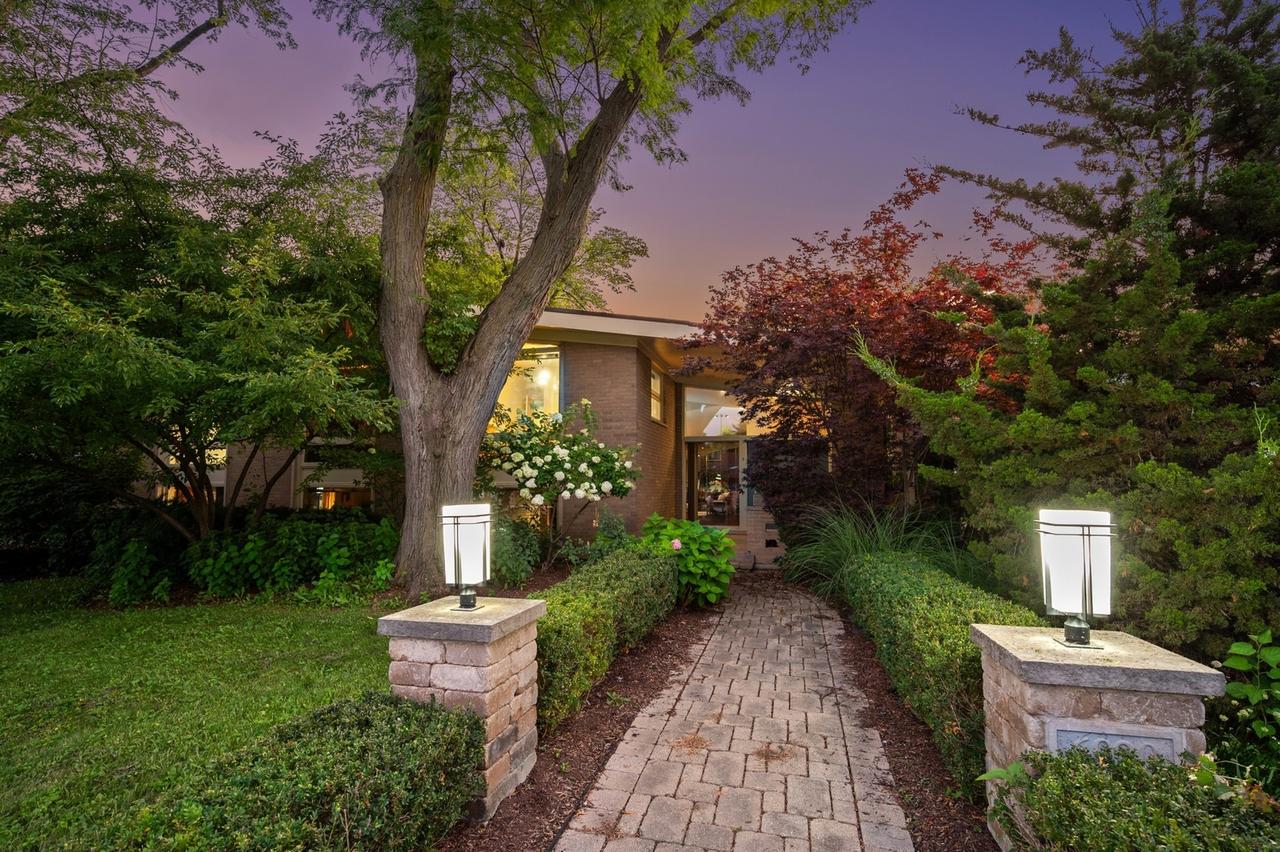 6920 N Kostner Ave., Lincolnwood, IL 60712