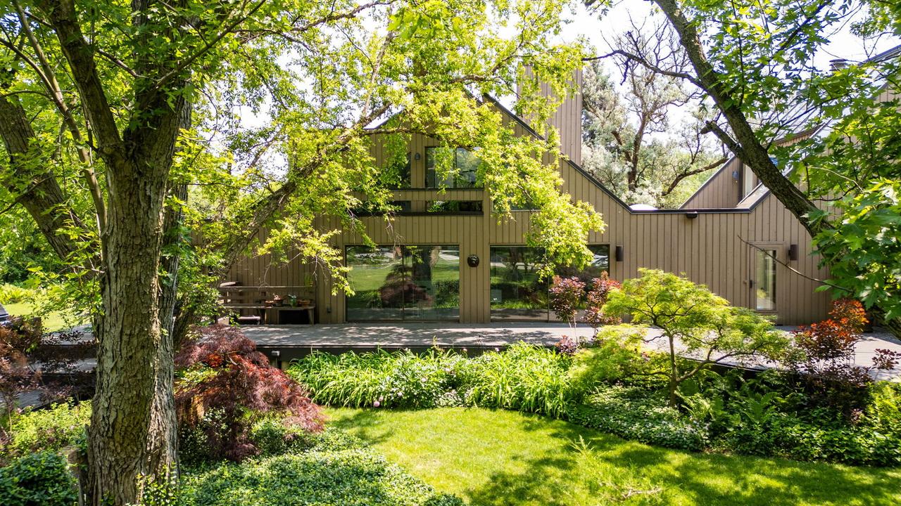 1707 Lynwood Ct., Flossmoor, IL 60422