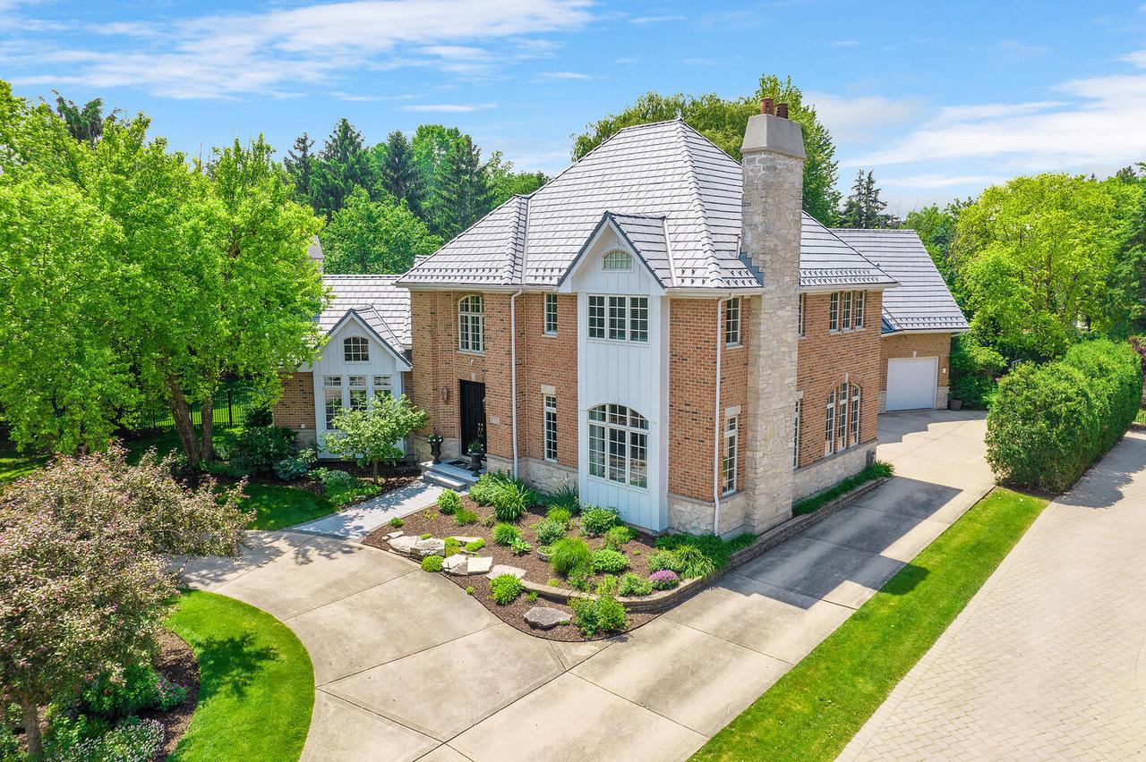 670 Grant Ct., Burr Ridge, IL 60527