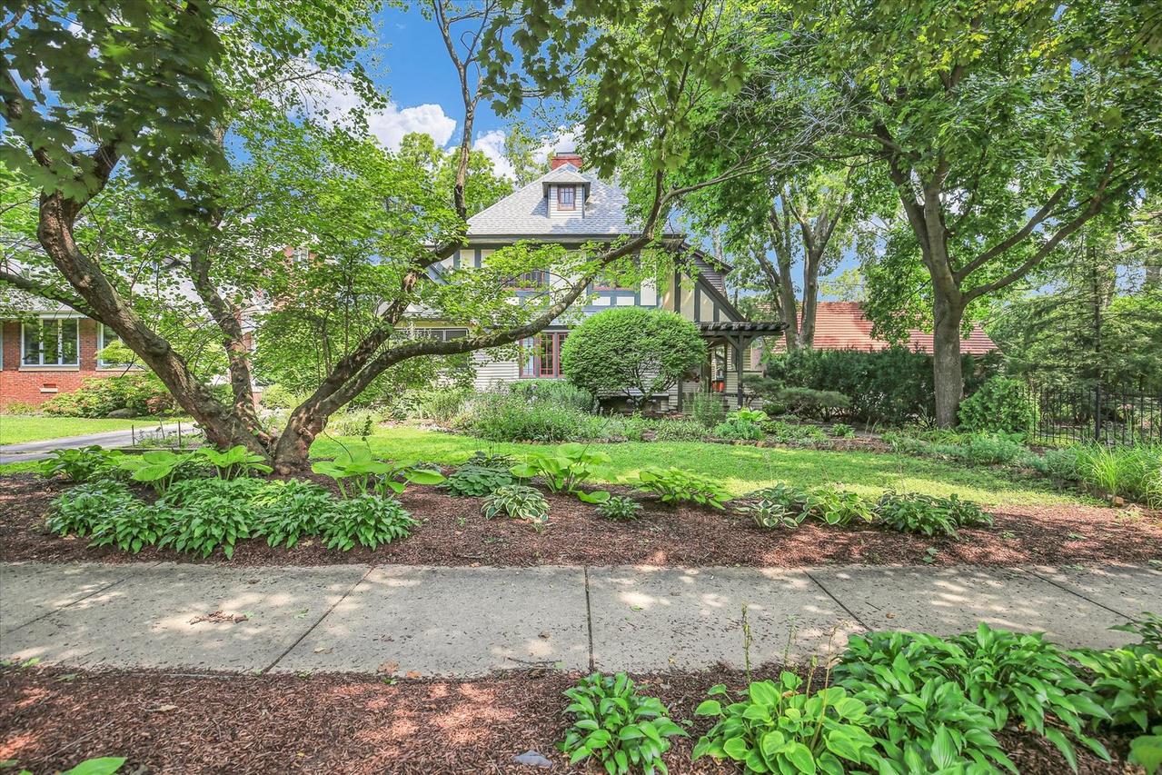 910 W Park Ave., Champaign, IL 61821