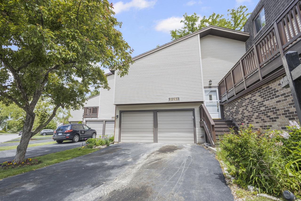 3s261 Briarwood Dr., Warrenville, IL 60555