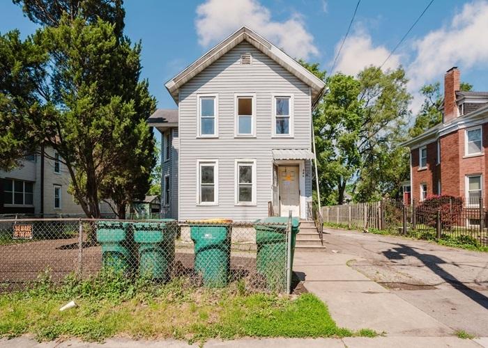 305 Richards St., Joliet, IL 60433