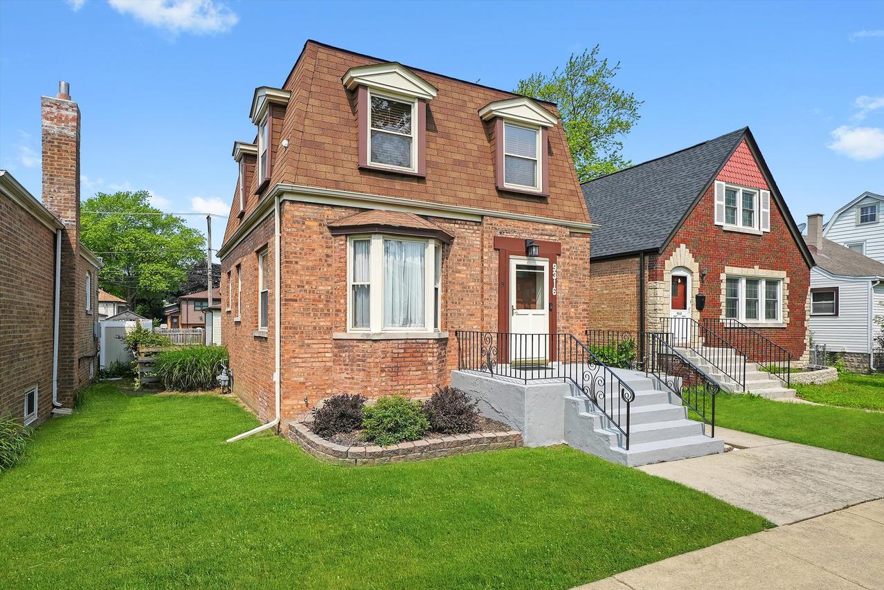9316 S Utica Ave., Evergreen Park, IL 60805