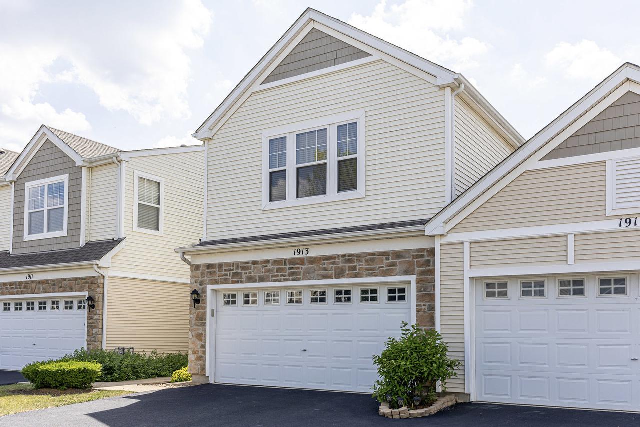 1913 Cobblestone Dr., Carpentersville, IL 60110