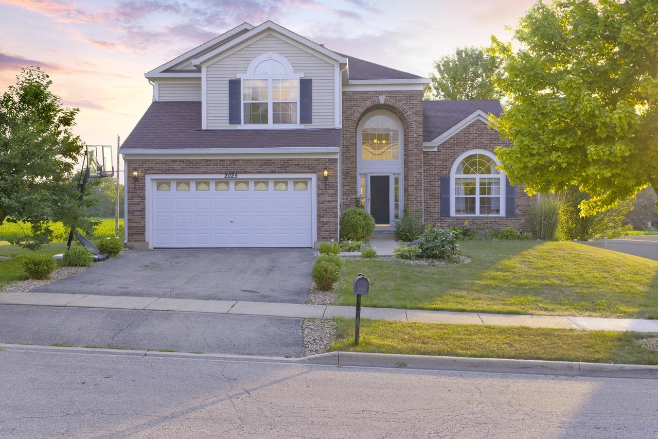 2025 Westbury Ln., Aurora, IL 60502