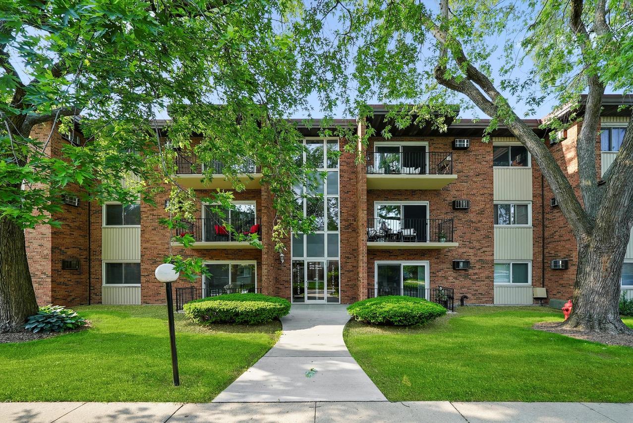 4113 W 97th Pl. #104, Oak Lawn, IL 60453