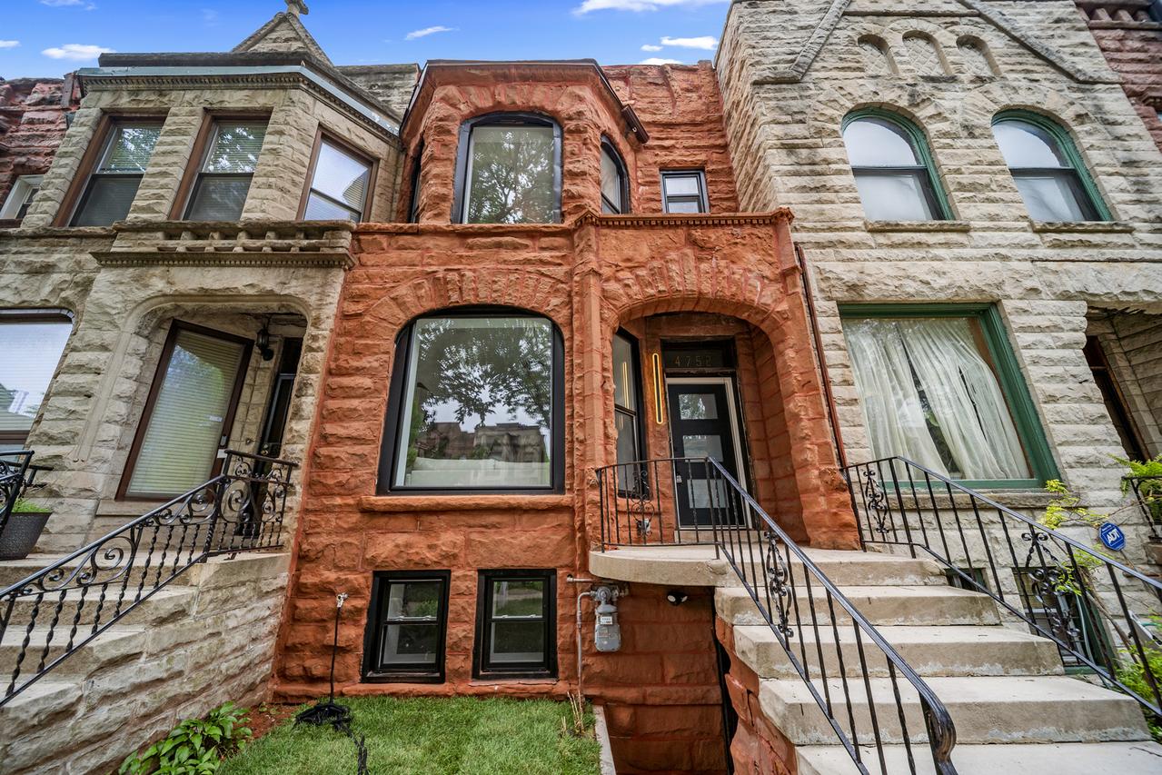 4752 S Champlain Ave., Chicago, IL 60615