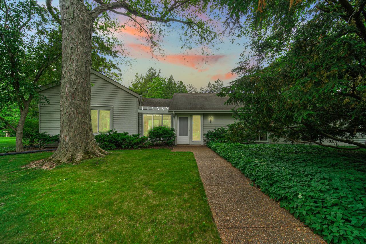 410 N Bradley Rd., Mettawa, IL 60045