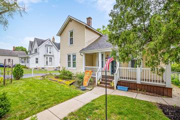 224 N Main St., Crystal Lake, IL 60014