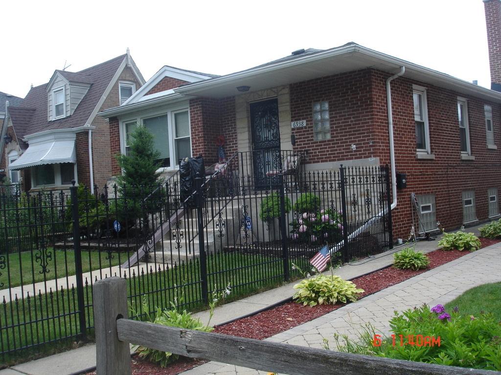 6938 W Barry Ave., Chicago, IL 60634