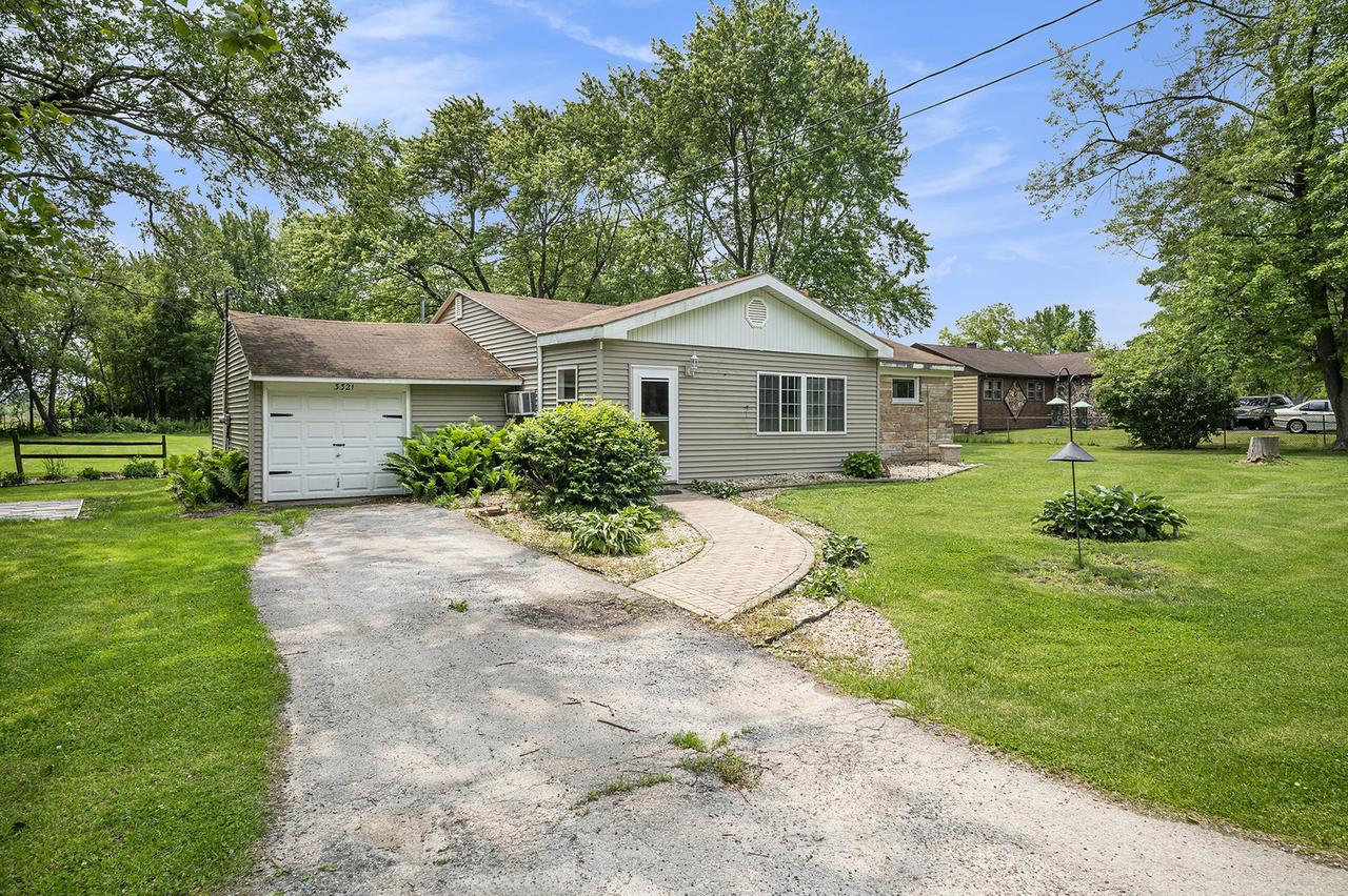 3321 E Red Oak Ln., Crete, IL 60417