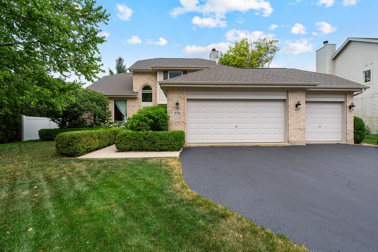 856 Fieldcrest Dr., Bolingbrook, IL 60490